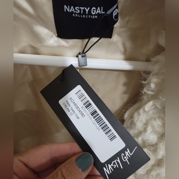 🚫SOLD🚫 NWT Nasty Gal ultra Teddy Coat! - Picture 5 of 9